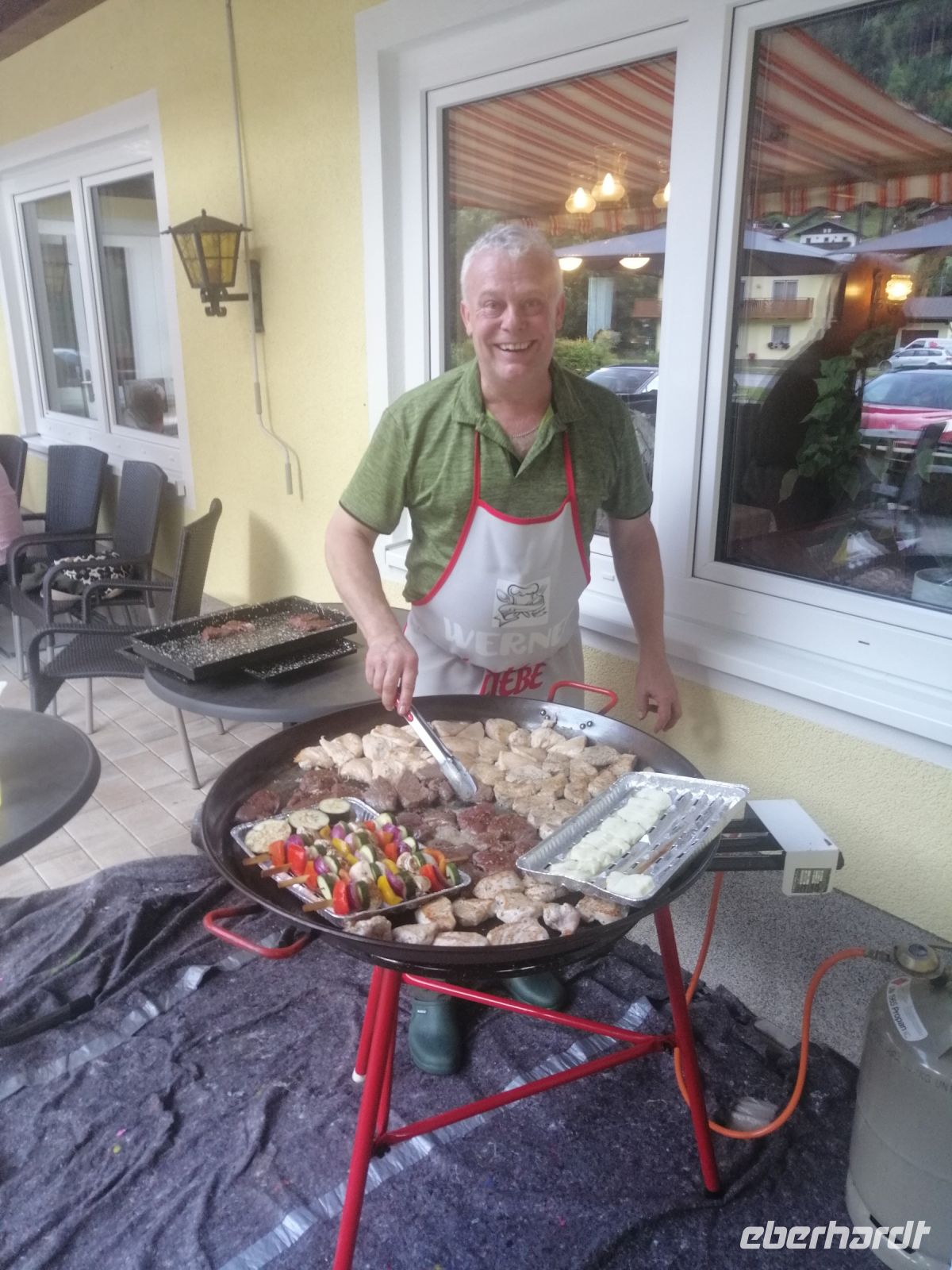 Grillmeister Werner bei der Arbeit