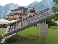 prähistorische Holzstiege aus einem Salzbergwerk aus dem Jahr 1143 v.Chr. / Hallstatt