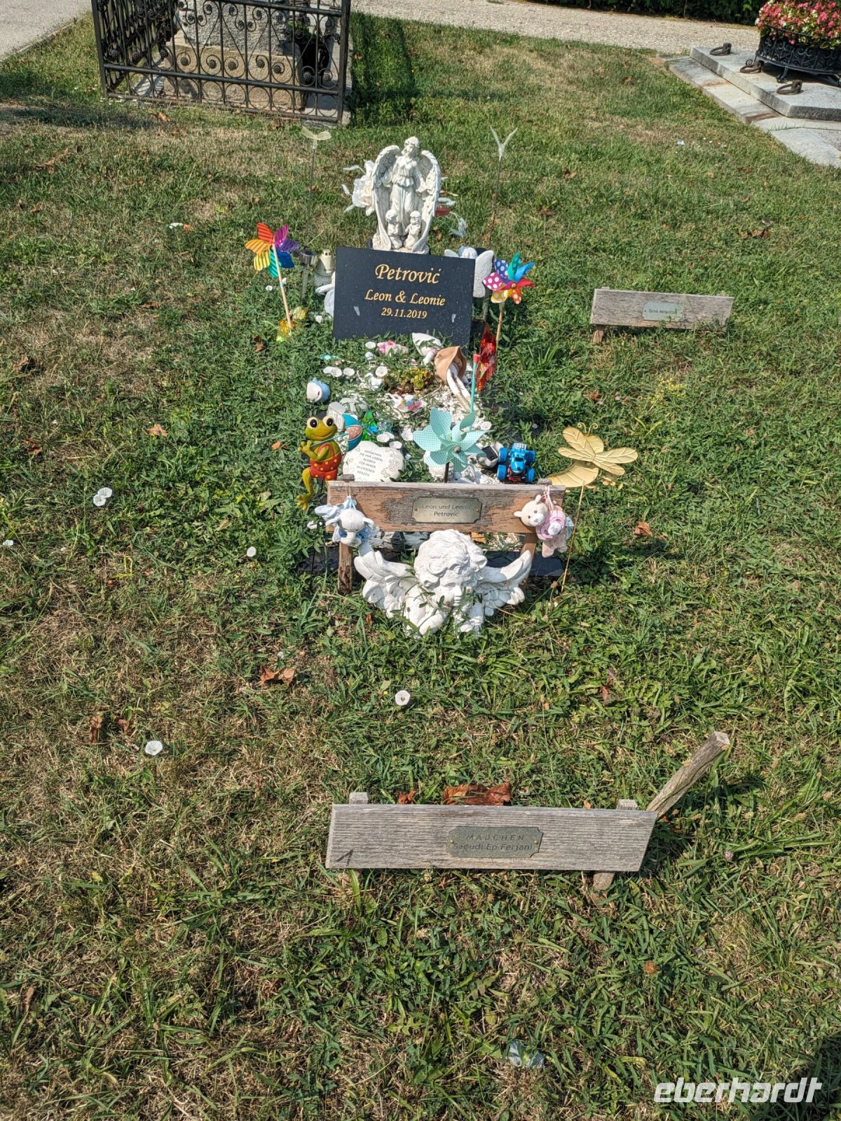 auch viele Gräber von Babies