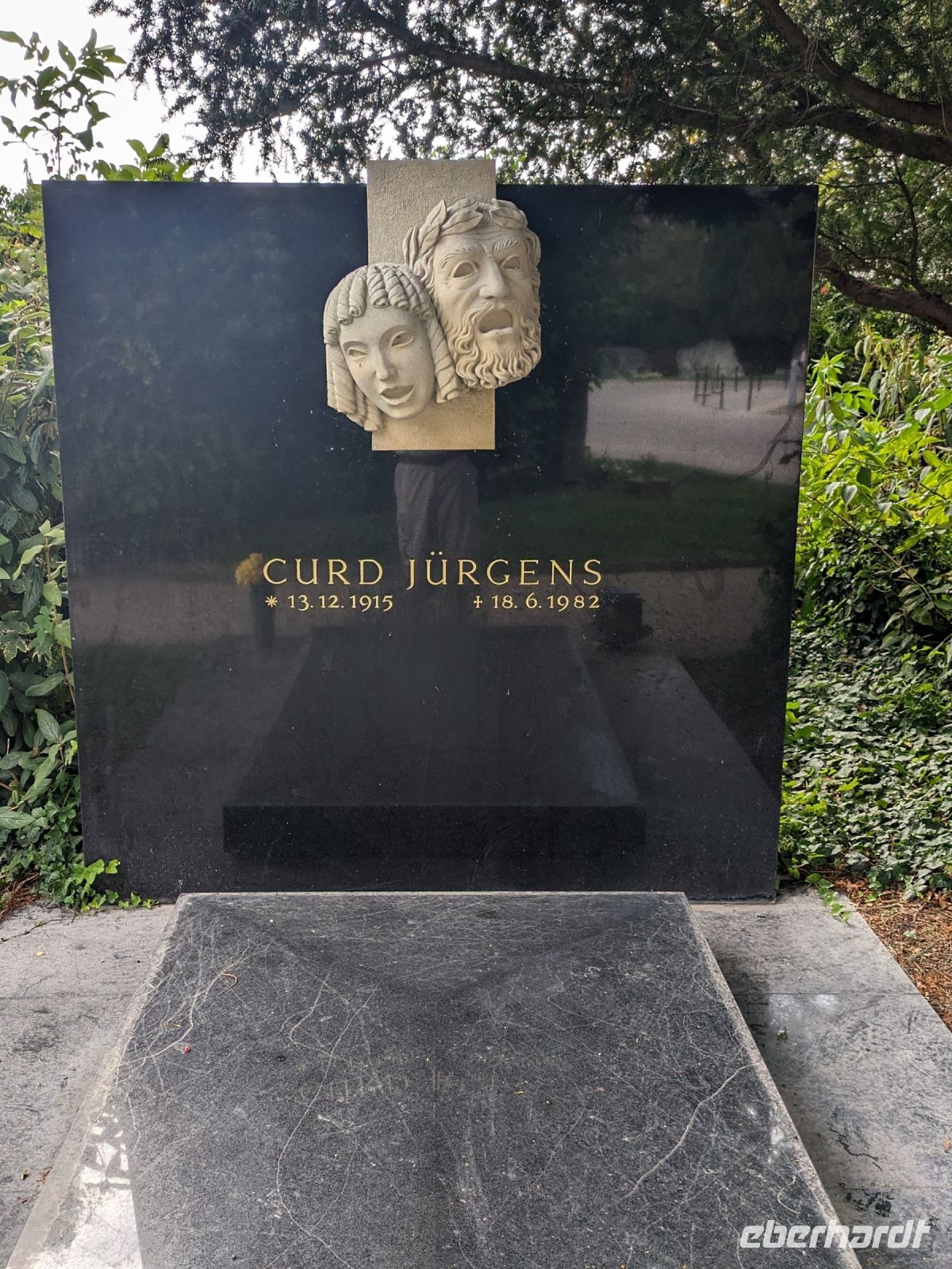 Grab von Curd Jürgens