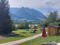 2024-09_Kaiserwinkel-Rad: Blick vom Hotelstrand zum Zahmen Kaiser