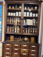 Enzianbrennerei Grassl, Gewürzschrank