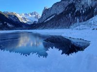 Gosausee mit Eiskristallen und Dachstein