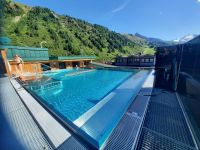 Hotel Enzian - Pool auf dem Dach