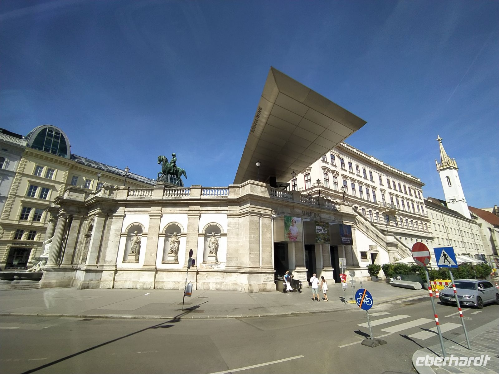 Stadtrundfahrt durch Wien, Blick auf Albertina