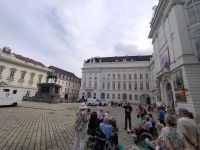 Erklärungen von Franz auf dem Josefsplatz, Wien