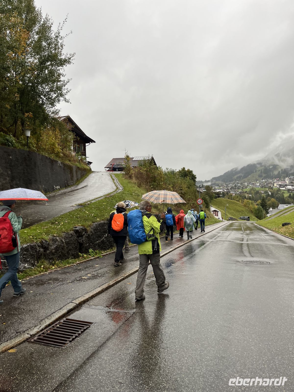 gut ausgerüstet die Wandergruppe