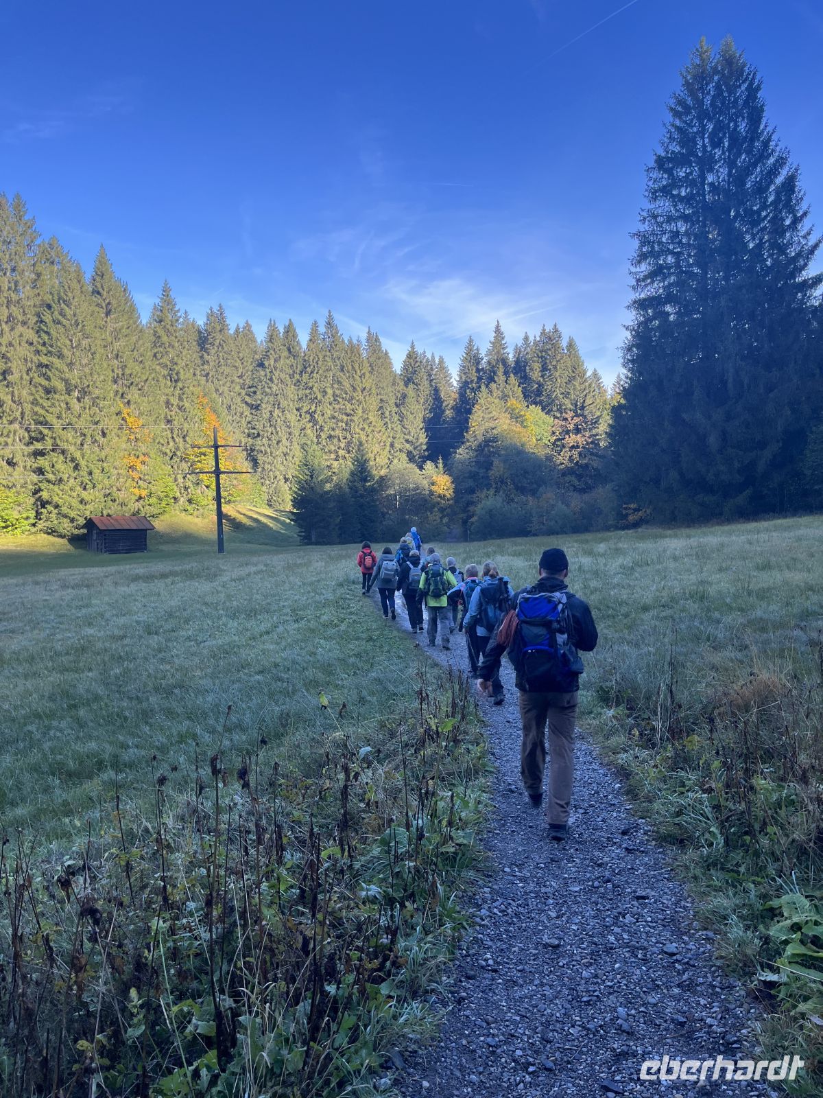 im Gänsemarsch den Zwengsteck entlang