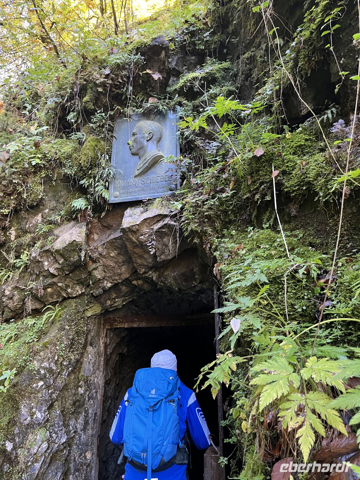 Eingang mit Büste von Johann Stühle - Erschließer der Klamm