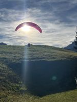 in der Abendsonne gleitet der Hotelbesitzer ein!