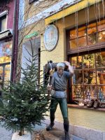 51-lebensgroße Holzfiguren