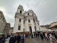 107-die barocke Kollegienkirche  am Universitätsplatz