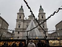 118-Salzburger Dom mit der verpackten Mariensäule