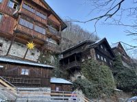 196-alles klebt am Hang