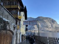 204-im Ort sind sehr viele Touristen unterwegs