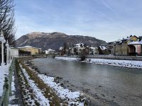 243-Blick flußabwärts Richtung Zusammenfluß mit der Ischl im Ort