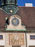 Uhren im Hof der Hofburg: hinter dem Denkmal von Kaser Franz I, Wien &ndash; &copy; Andrey Kulikov (Eberhardt TRAVEL)
