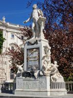 Mozartdenkmal, Burggarten in Wien &ndash; &copy; Andrey Kulikov (Eberhardt TRAVEL)