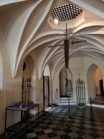 Kreuz aus Waffen von der Decke  &ndash; &copy; Bernd Lahmann (Eberhardt TRAVEL)