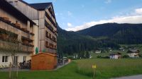 Unser Hotel - CooEe Dachtein mitten in Gosau mit herrlichem Bergblick &ndash; &copy; Anke Nicke (Eberhardt TRAVEL)