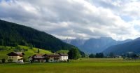 Ankunft in Gosau im Salzkammergut - Blick auf die Gosauer Zinken des Dachsteinmassivs &ndash; &copy; Anke Nicke (Eberhardt TRAVEL)