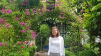 Strobl - die Gartenbesitzerin Elisabeth in ihrem Gartenreich  &ndash; &copy; Anke Nicke (Eberhardt TRAVEL)