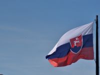 Die Flagge der Slowakei &ndash; &copy; Andrey Kulikov (Eberhardt TRAVEL)