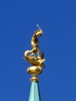  Auf der Spitze des historischen Michaelertors (dem alten Stadttor) steht eine goldene Figur des Erzengels Michael im Kampf gegen einen Drachen &ndash; &copy; Andrey Kulikov (Eberhardt TRAVEL)