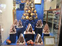 Auslagen im Café Gerstner