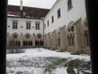 Blick zum Kreuzgang