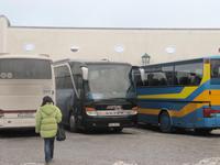 Unser Bus wartet mit vielen anderen