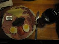 Unsere Jause und ein Viertel Zweigelt