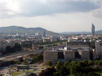 Kahlenberg, Leopoldsberg und Milleniumtower (rechts)