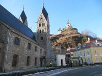 hoch oben eine weitere Burganlage auf dem Petersberg