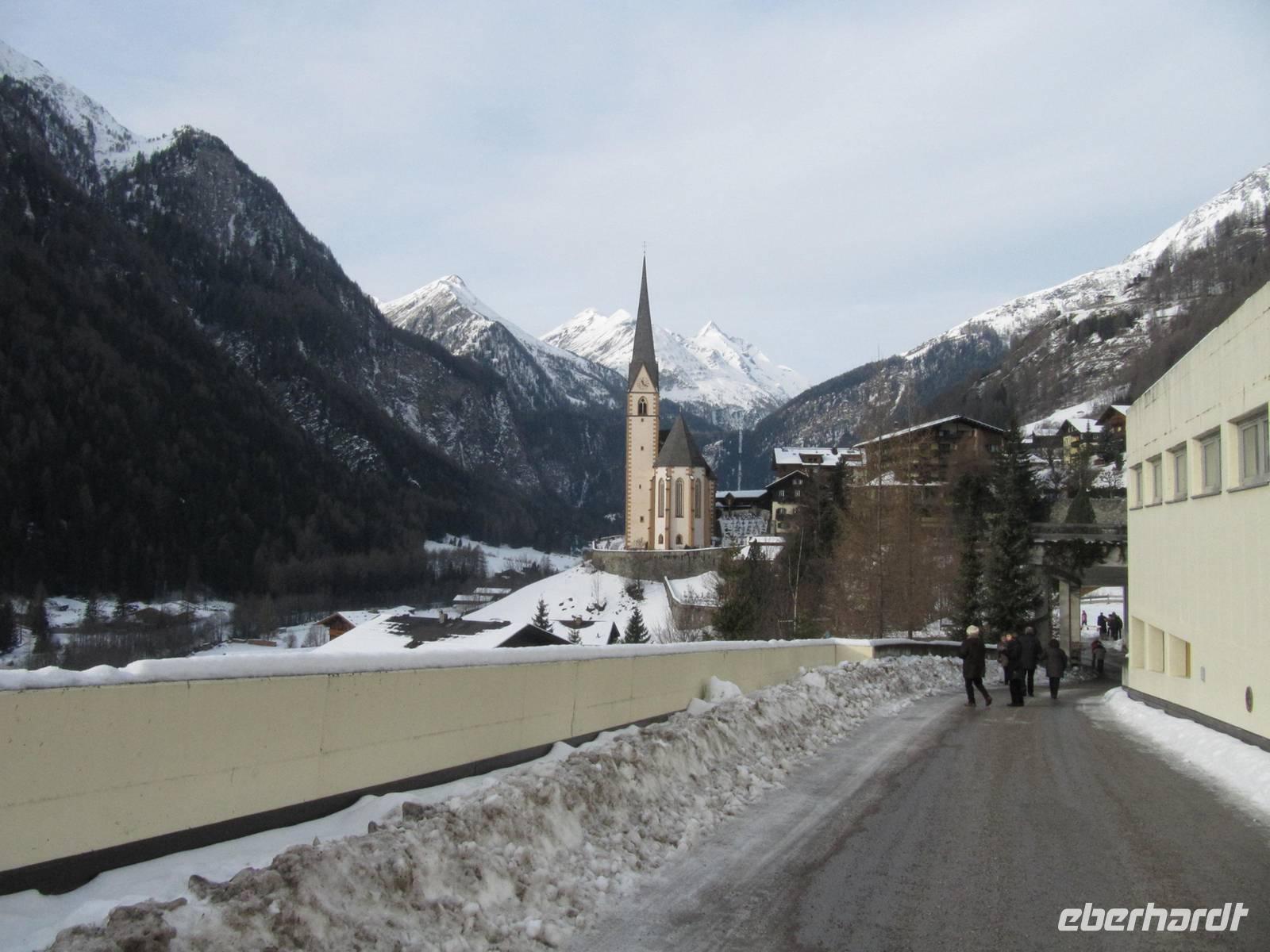 berühmter Blick auf Heiligenblut vor dem Großglockner-Massiv, die rechte hintere Spitze - das ist er!