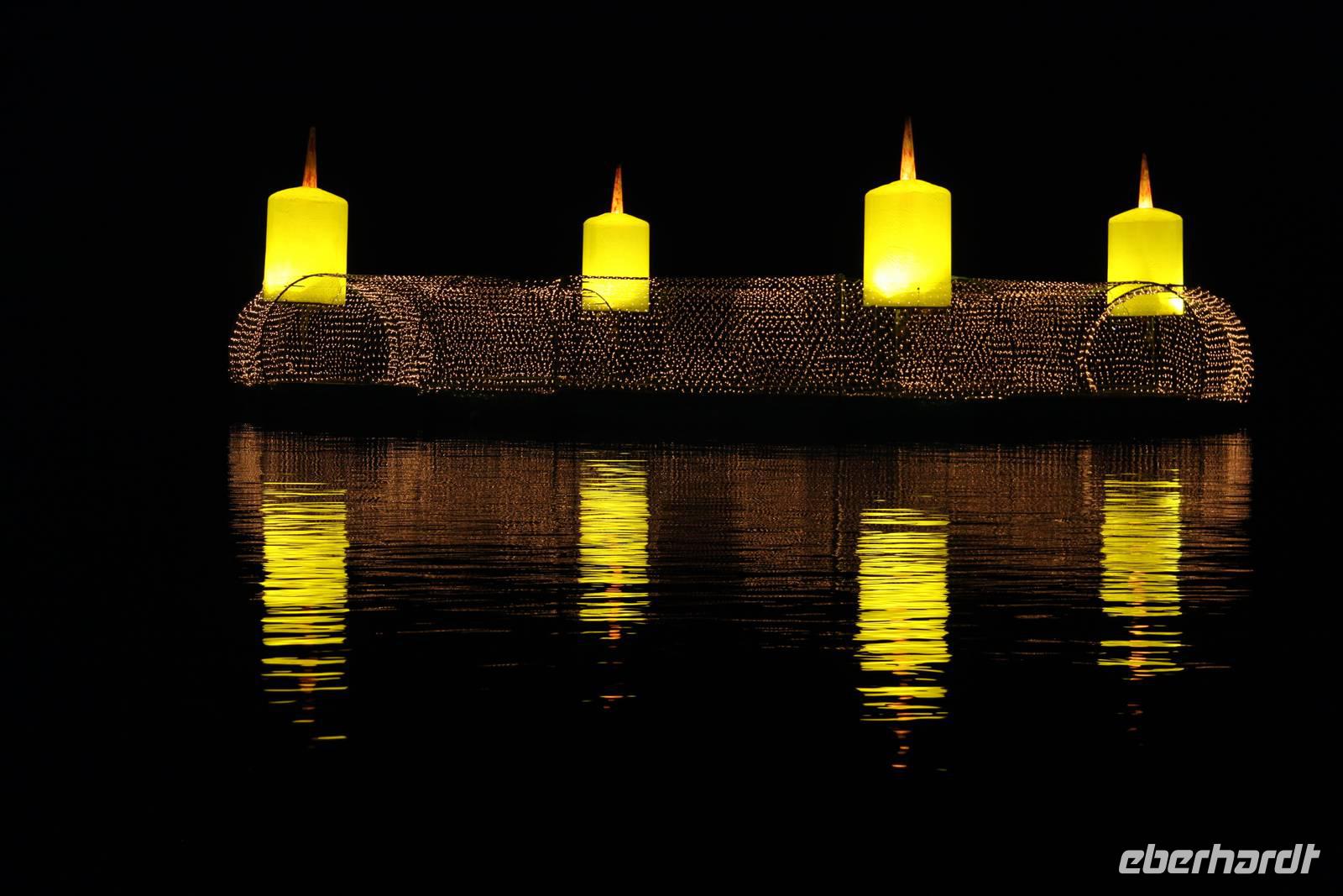 der Adventskranz am Abend bei unserer Schifffahrt