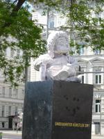 unbekannter Künstler am Schwarzenbergplatz