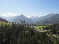 Bergbahnfahrt vom Nebelhorn nach Oberstdorf, mit Blick auf die Schanzen am Schattenberg