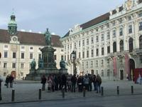 Auf dem Gelände der Hofburg