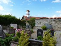 St. Georg-Kirche, Friedhof
