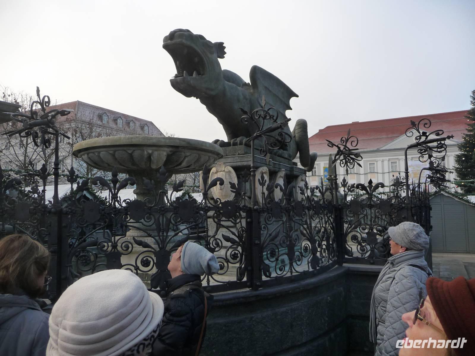 Das Wahrzeichen Klagenfurts:  der Drache, von tapferen Männern überlistet und getötet.