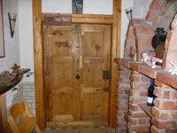 Eine Jahrhunderte alte Tür in einer Berghütte bei St. Wolfgang, wohin wir ... 
