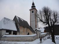 Unsere wunderbare Begleiterin Xenia kommt von der Kirche zurück.