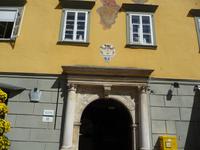Schönes Portal vor dem Alten Rathaus in Klagenfurt.
