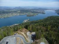 Blick über den Wörthersee hinein ins weite Kärntner Land.