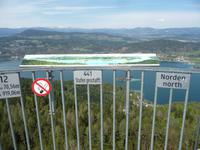 Hinauf geht's zum 70 m hohen Pyramidenkogel mit dem Lift - wer wollte: 441 Stufen, viel Spaß !