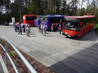 Wieder mit festem Schritt bei den Bussen unten angelangt.