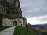 Man dürfte auch durch 14 Befestigungstore hinaufgehen, wer halt wollte.