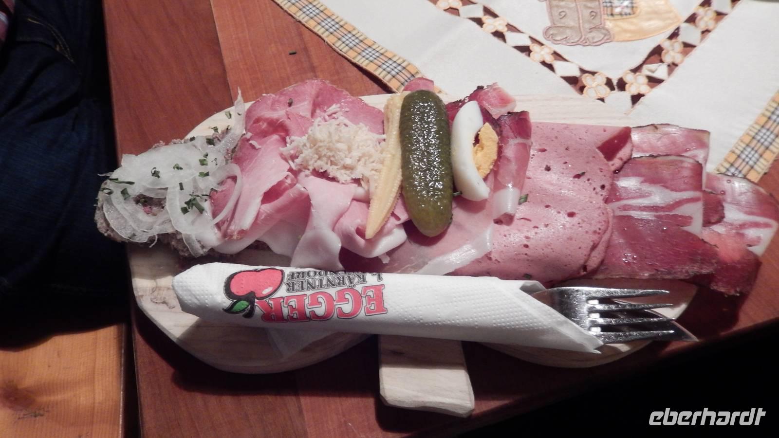 Mittagspause im Buschenschank