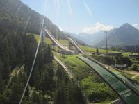 Bergbahnfahrt vom Nebelhorn nach Oberstdorf, mit Blick auf die Schanzen am Schattenberg